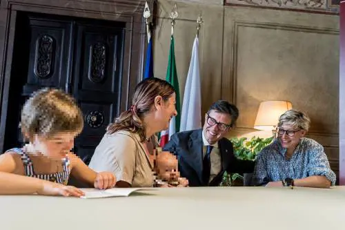 La sfida di Nardella: riconosce il figlio di una coppia omogenitoriale