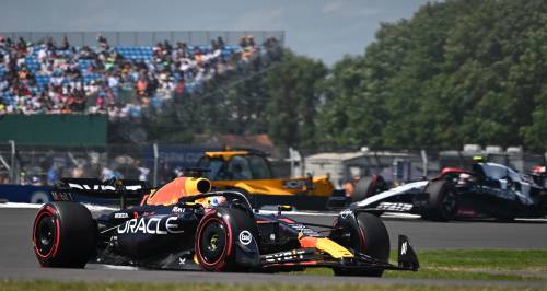 Formula Uno, dominio Verstappen. Nelle seconde prove libere secondo Sainz, problemi per Leclerc
