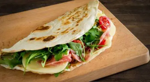 Dagli antichi romani a Pascoli: la storia della piadina