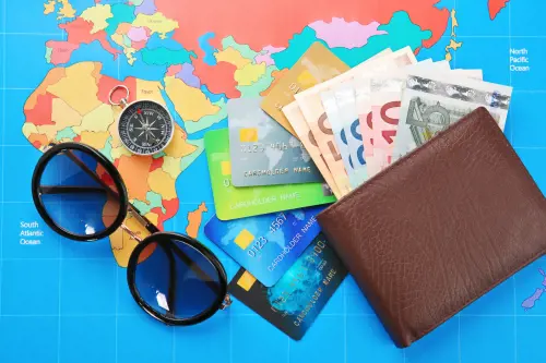 Carte di pagamento: tre soluzioni convenienti per chi viaggia in vacanza