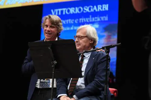 "Le donne? Forse si sono sentite escluse". Sgarbi e la polemica sul Maxxi - LIVE