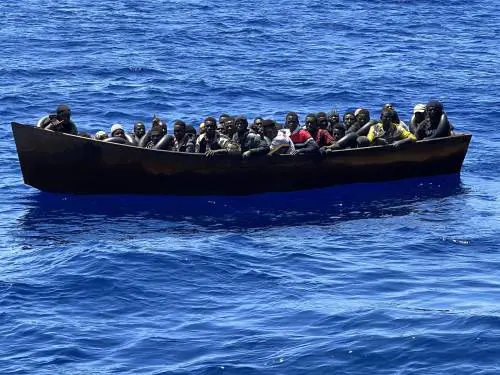 "Blocco navale? Ecco come". Piantedosi traccia la rotta sui migranti