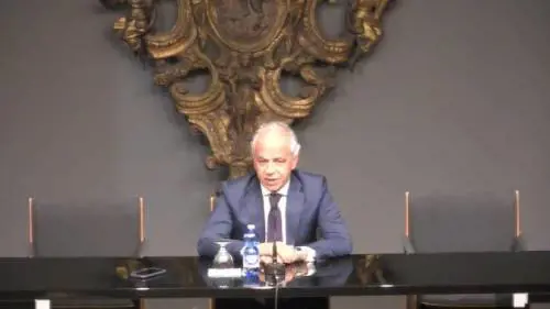 Flussi irregolari, missione a Tunisi e dossier libico: la strategia di Pientedosi sui migranti