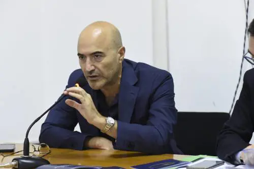 Il bavaglio dei giudici sulle note del governo. "Sfiduciano i cittadini". Nervi saldi al ministero: "No guerre di religione"