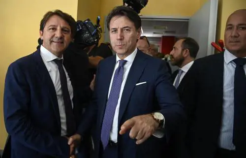Conte impone il reddito: il Pd si arrende