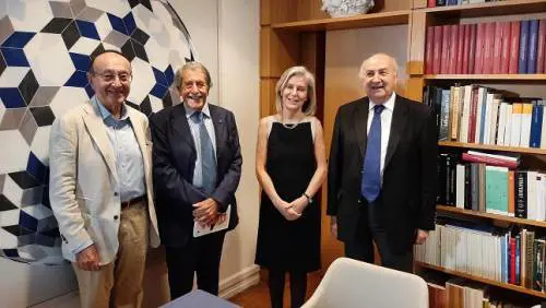 “Un insolito trio”, il romanzo capolavoro di Elena Basile Ambasciatrice