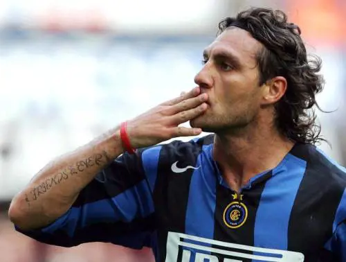 Gol, flirt e imprese: i 50 anni del bomber Bobo Vieri
