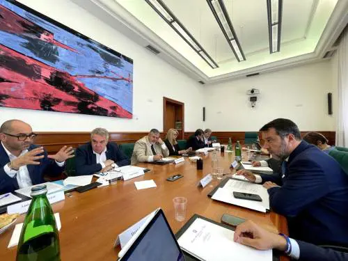 Confermato lo sciopero dei trasporti. La mossa di Salvini per dimezzarlo: cosa cambia