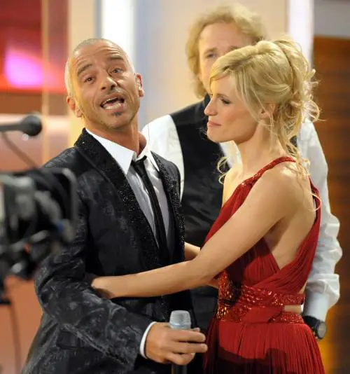 Il concerto, la gravidanza, la setta: la storia d'amore tra Michelle Hunziker e Eros Ramazzotti