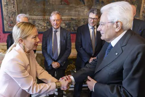 Mattarella congela la rivolta. "No alle guerre di religione"