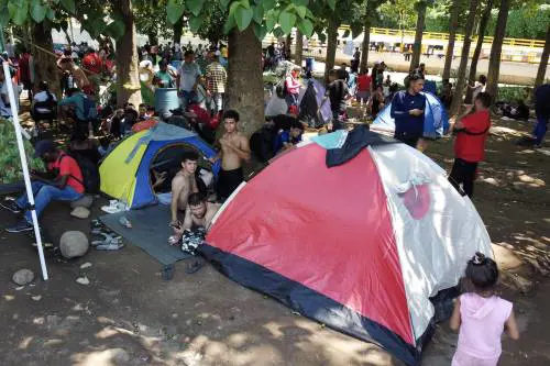 Il Prefetto ordina lo "sfratto" dei migranti e la sinistra scatena un putiferio