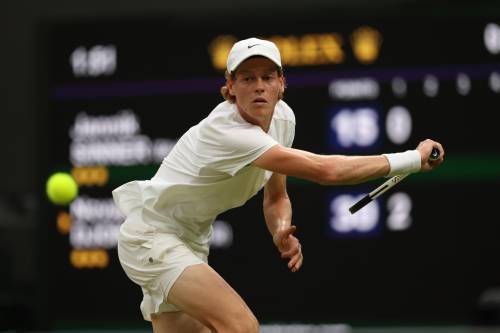 Wimbledon, Sinner fuori in semifinale: vince Djokovic in 3 set