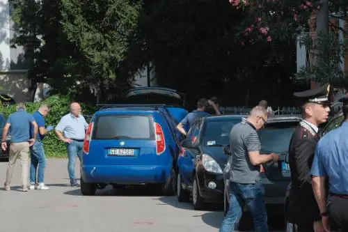 Stalker investe un militare. Il collega spara e lo uccide