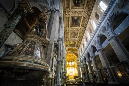 Messa in inglese ogni domenica nel Duomo di Napoli