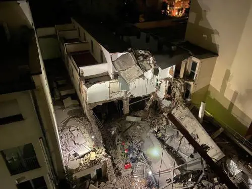 Milano, palazzina (disabitata) crolla nella notte in zona Porta Romana