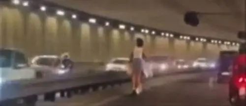 In due sul monopattino in corsia di sorpasso lungo la A24: le immagini choc