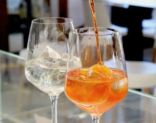 Quando un bar diventa l'ombelico del mondo