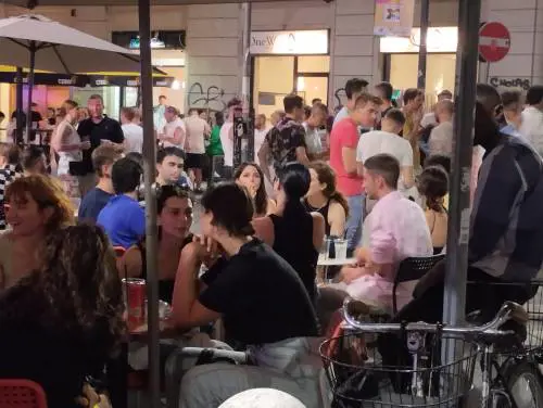 Schiamazzi e musica in piazza, la sentenza: il Comune deve risarcire