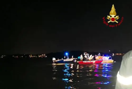 Venezia, tragedia alla festa del Redentore: ragazzo cade in acqua e muore