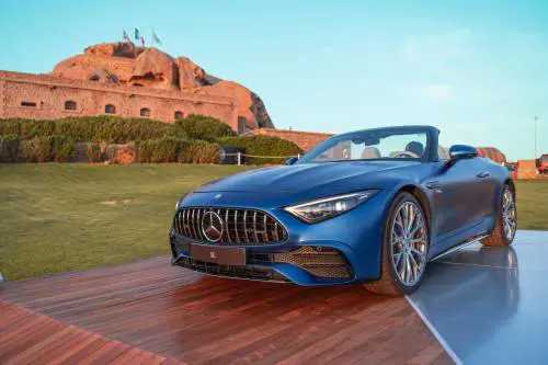 Mercedes AMG SL 43, la cabrio sportiva: lusso e comfort