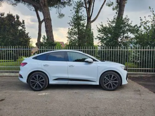Audi Q4 Sportback 50 e-tron quattro: guarda tutte le foto