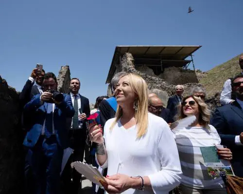 "Moderati e riformisti". Quella gamba centrista che guarda alla Meloni