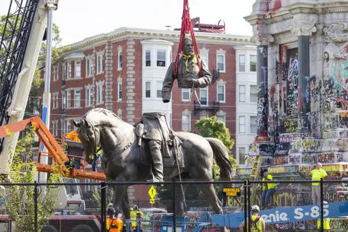 Gli Usa e le statue abbattute: cosa c'è dietro la furia iconoclasta