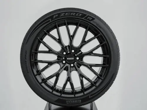 Pirelli presenta i nuovi pneumatici P Zero al Goodwood Festival of Speed
