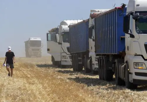"Non è più in vigore". Mosca esce dall'accordo sul grano ucraino: cosa succede adesso