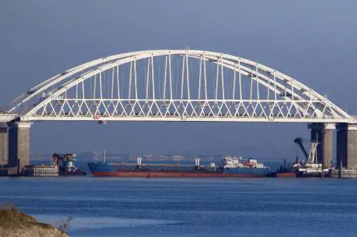 Il blitz di Kiev coi missili e la furia di Mosca: "Risponderemo". Alta tensione in Crimea
