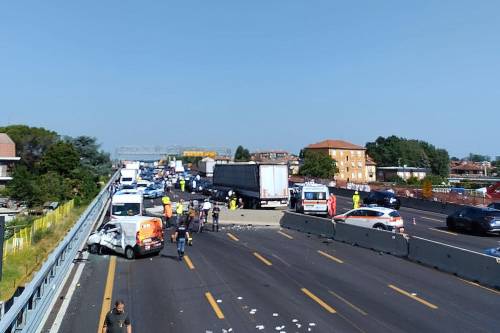 Le immagini del terribile incidente sull'autostrada A8 di Milano