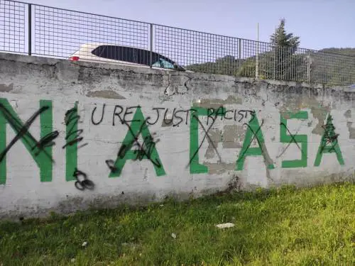 "Insulto alla democrazia". Vandalizzato il murale della Lega a Pontida