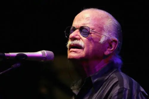 Un whisky al posto del latte: la Versilia da bere di Gino Paoli