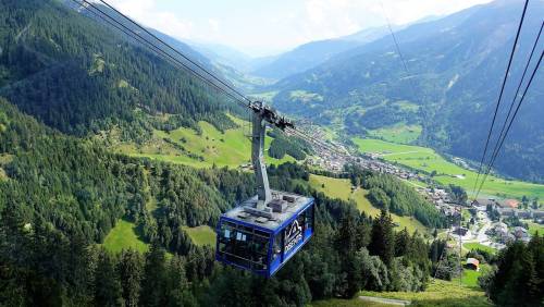 Paura in Alto Adige: cade cabina della funivia, turisti bloccati in vetta