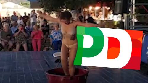 Compagni, slip e reggiseno: spogliarello Pd alla festa dell’Unità