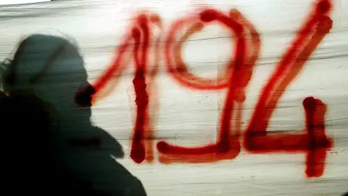 Ora i radicali vogliono cancellare pure la donna