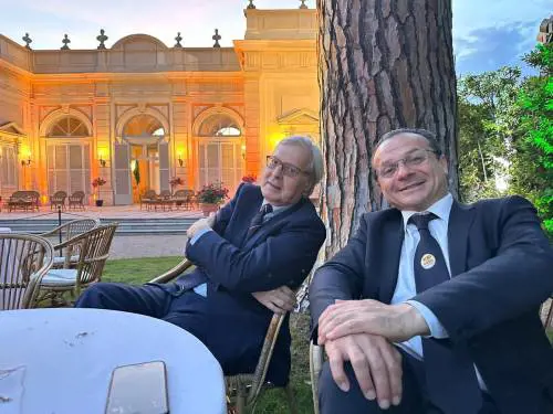 "Condividiamo molti temi". Quell'intesa tra Cateno De Luca e Sgarbi che spaventa i dem