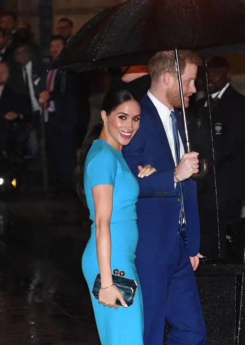 "Un libro o una serie tv". Quel memoir di Meghan che fa tremare la royal family
