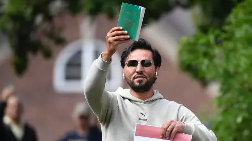 Svezia, ucciso a colpi di arma da fuoco Salwan Momika. Nel 2023 bruciò un Corano