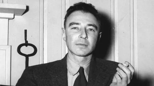 Oppenheimer. ecco cosa rivela quello spazio tra le parole nella scrittura