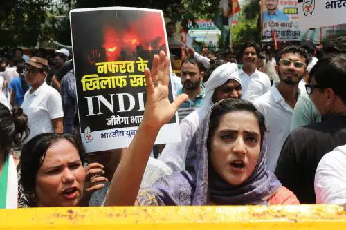 Donne violentate e fatte sfilare. Modi: "Disonore"