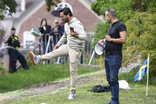 Svezia, Corano profanato. Esplode la rabbia in Irak: assaltata l'ambasciata