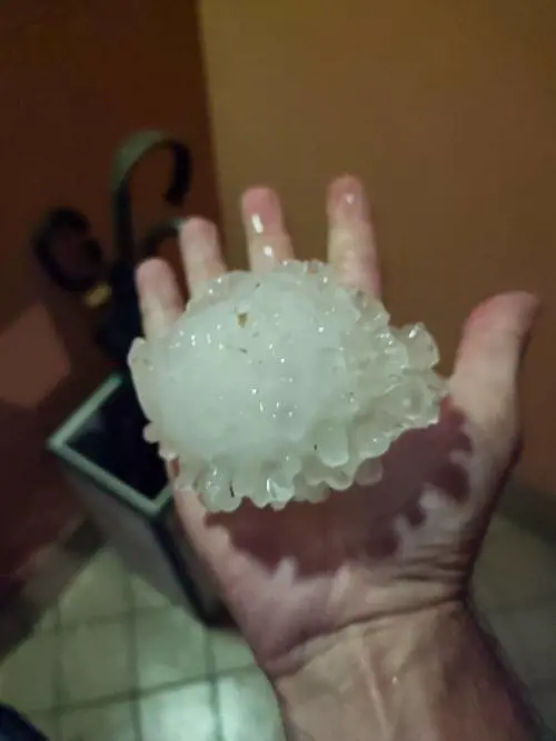 Trombe d'aria, grandine e tempeste di fulmini. Il maltempo piega il Nord