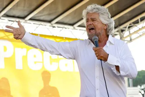 "Grillo ormai è patetico. Nemmeno lui sa più se è politico o comico"