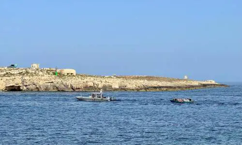 Lampedusa, l'invasione ferma pure i pescatori. "Tutto il carburante è usato dalle motovedette"