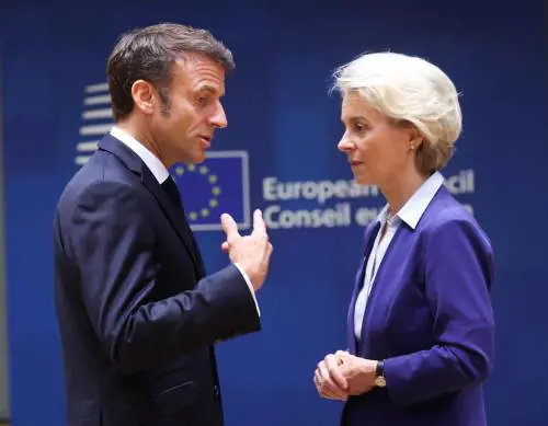 Cortocircuito Ue: ora Macron attacca von der Leyen sull'economia