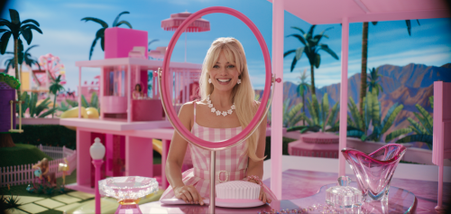 “Barbie", un disarmonico assemblaggio di divertimento e profondità