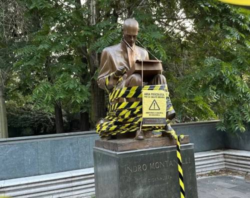 Extinction Rebellion di nuovo in azione a Milano: presa di mira la statua di Montanelli