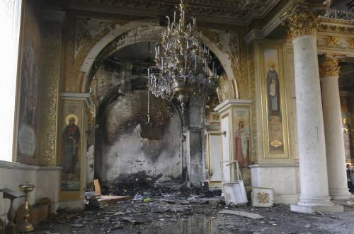 Odessa, bombe russe radono al suolo la cattedrale della Trasfigurazione. Palazzo Chigi: "Pronti a ricostruirla"