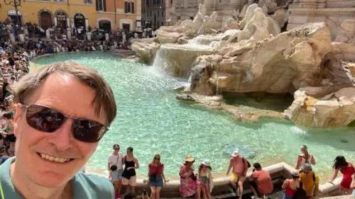 "In Italia troppo caldo, vacanze senza futuro". La puntura del ministro tedesco (qui in ferie)